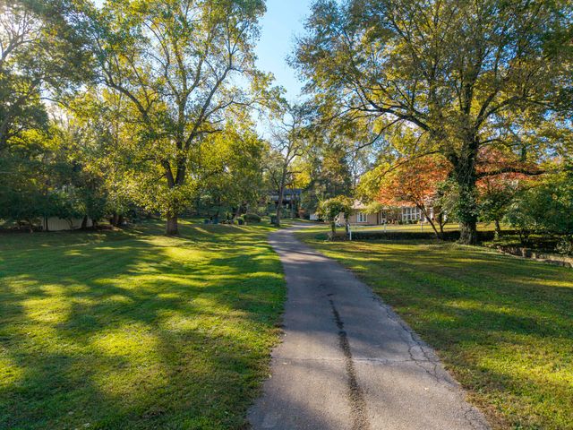 2801 S Lone Pine Avenue, Springfield, MO 65804