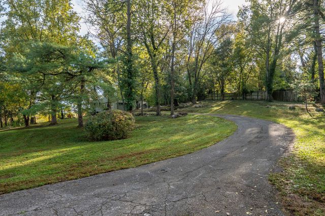 2801 S Lone Pine Avenue, Springfield, MO 65804