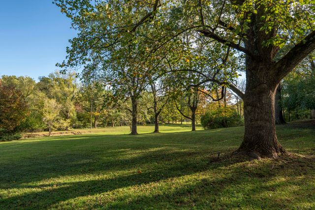 2801 S Lone Pine Avenue, Springfield, MO 65804