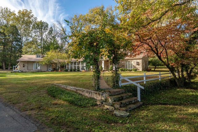 2801 S Lone Pine Avenue, Springfield, MO 65804