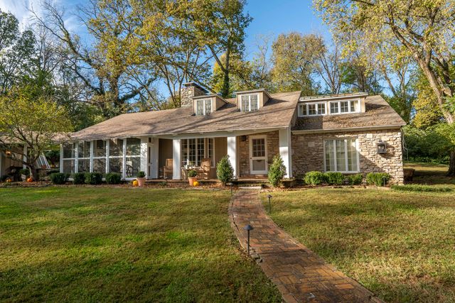 2801 S Lone Pine Avenue, Springfield, MO 65804