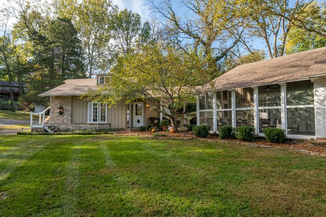 2801 S Lone Pine Avenue, Springfield, MO 65804