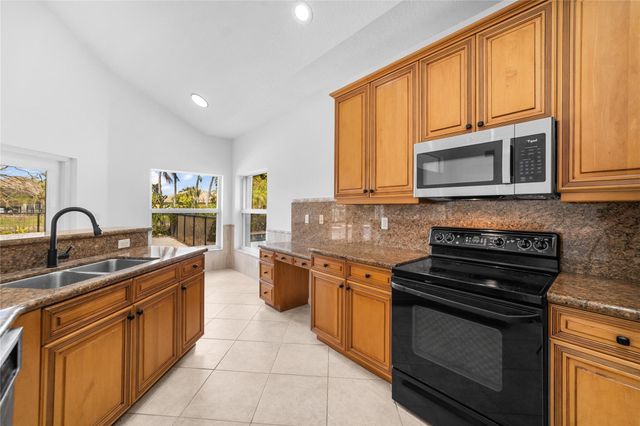 11217 NW 68th Place, Parkland, FL 33076