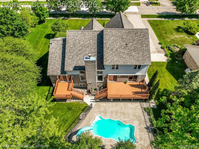 47245 N Pointe Drive, Canton Charter Township, MI 48187
