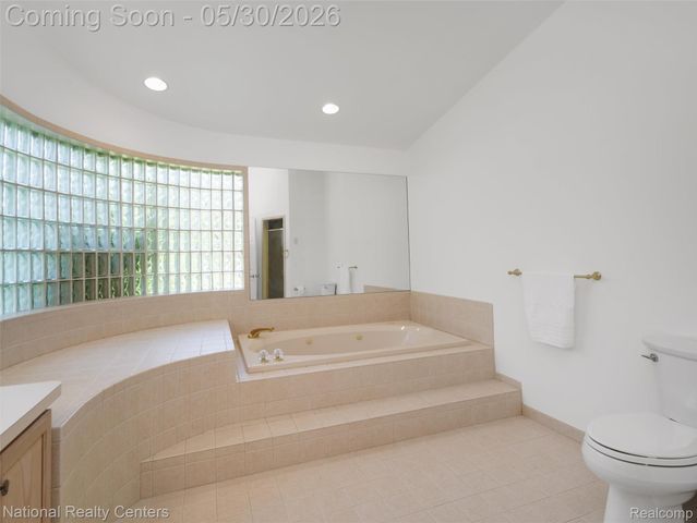 47245 N Pointe Drive, Canton Charter Township, MI 48187