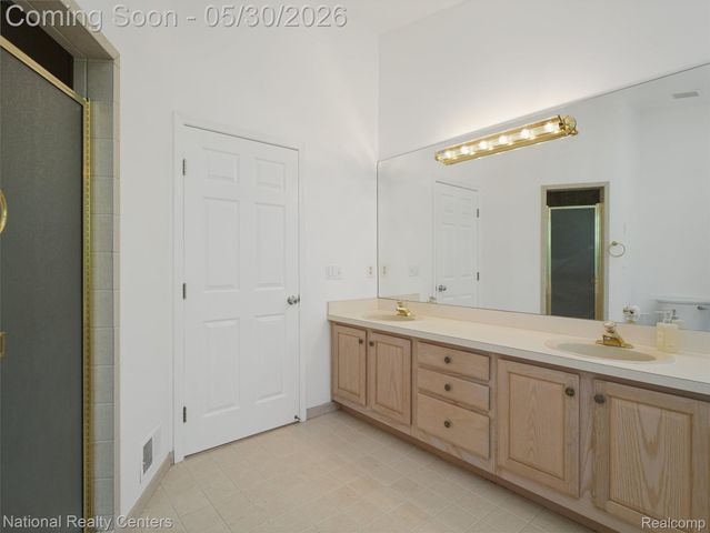 47245 N Pointe Drive, Canton Charter Township, MI 48187