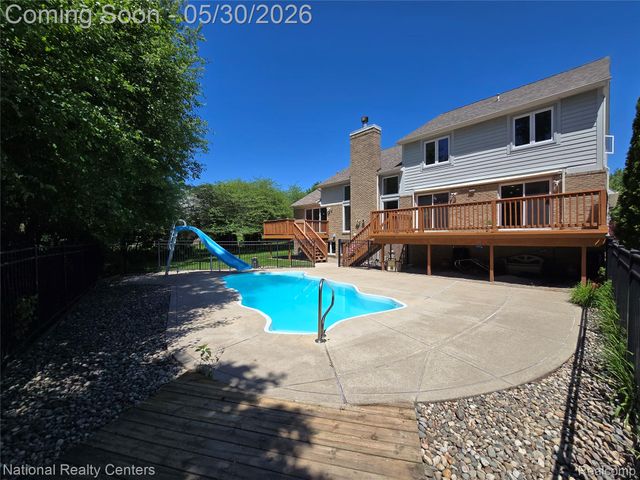 47245 N Pointe Drive, Canton Charter Township, MI 48187