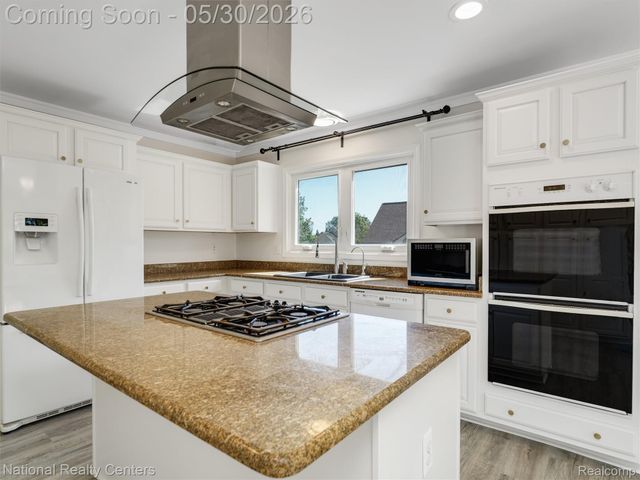 47245 N Pointe Drive, Canton Charter Township, MI 48187