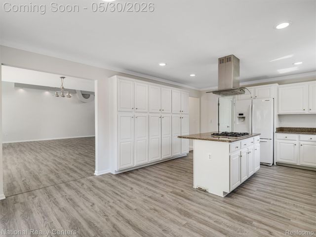 47245 N Pointe Drive, Canton Charter Township, MI 48187