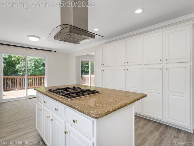 47245 N Pointe Drive, Canton Charter Township, MI 48187