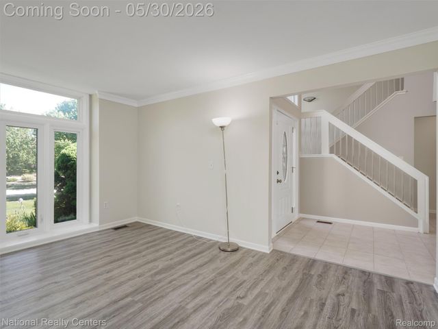 47245 N Pointe Drive, Canton Charter Township, MI 48187