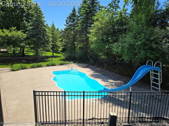 47245 N Pointe Drive, Canton Charter Township, MI 48187
