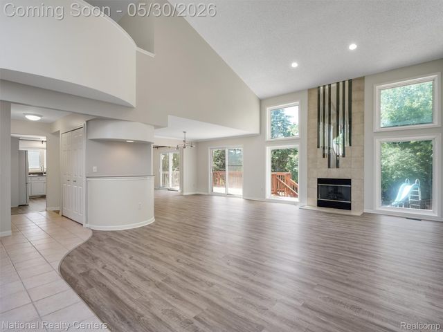 47245 N Pointe Drive, Canton Charter Township, MI 48187