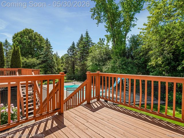 47245 N Pointe Drive, Canton Charter Township, MI 48187