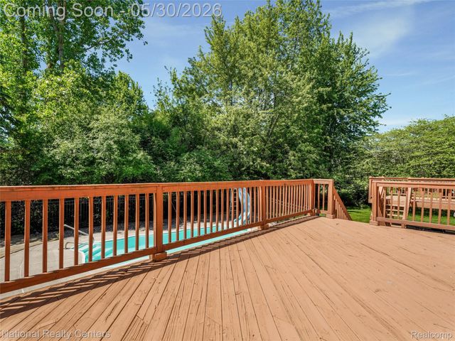 47245 N Pointe Drive, Canton Charter Township, MI 48187