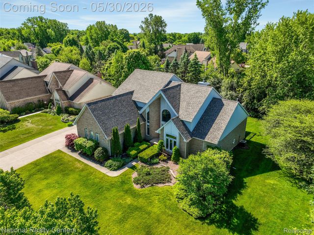 47245 N Pointe Drive, Canton Charter Township, MI 48187