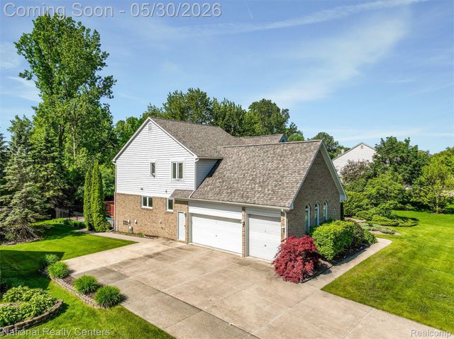 47245 N Pointe Drive, Canton Charter Township, MI 48187
