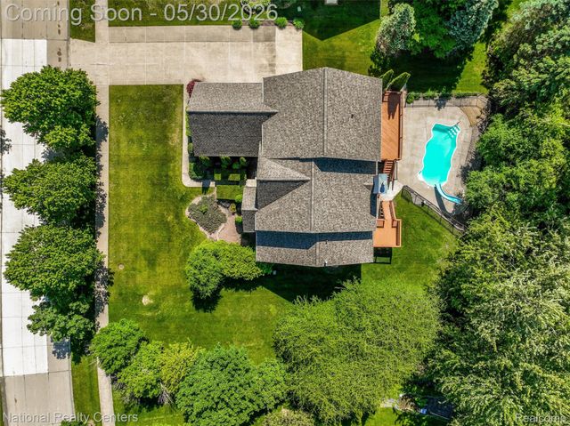 47245 N Pointe Drive, Canton Charter Township, MI 48187