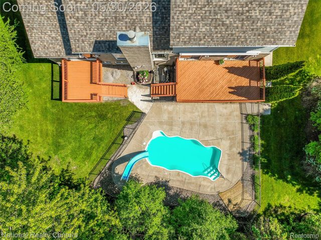 47245 N Pointe Drive, Canton Charter Township, MI 48187