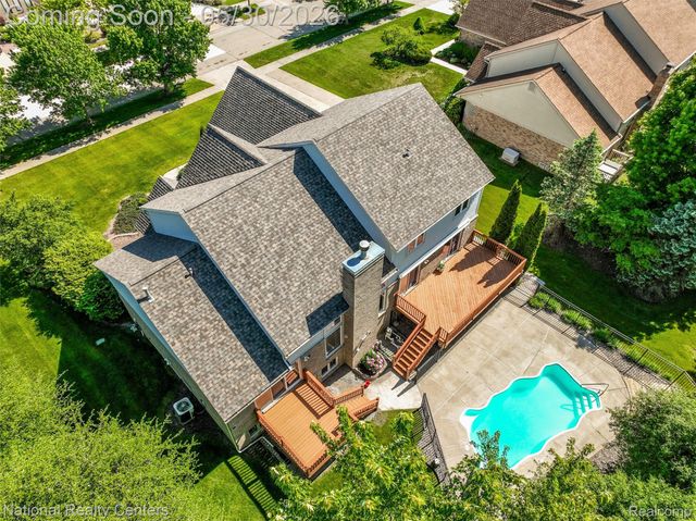 47245 N Pointe Drive, Canton Charter Township, MI 48187