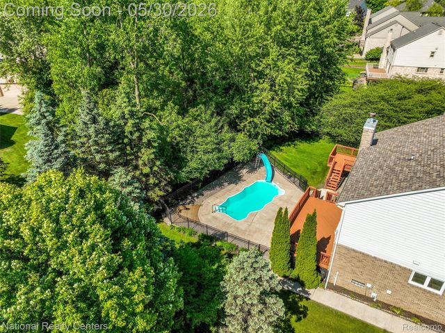 47245 N Pointe Drive, Canton Charter Township, MI 48187