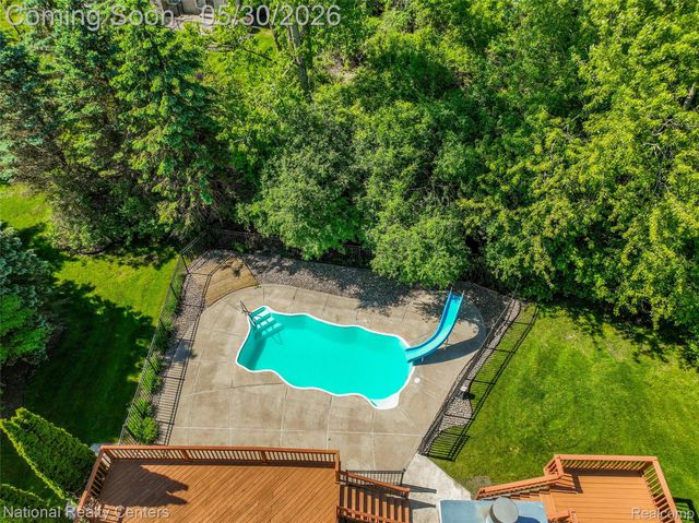 47245 N Pointe Drive, Canton Charter Township, MI 48187