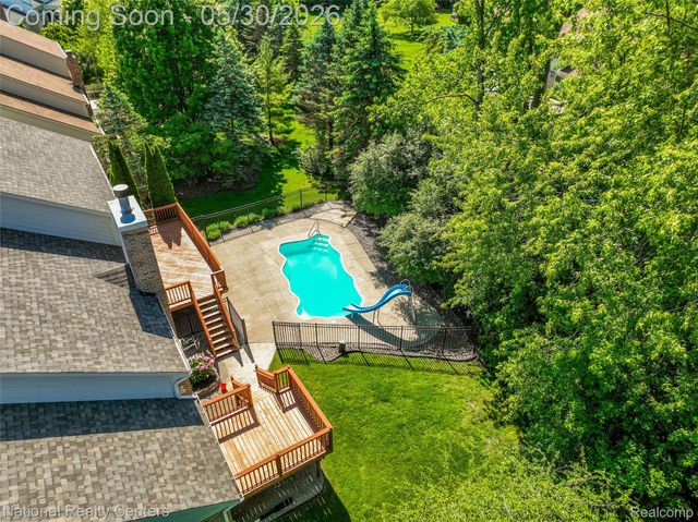 47245 N Pointe Drive, Canton Charter Township, MI 48187
