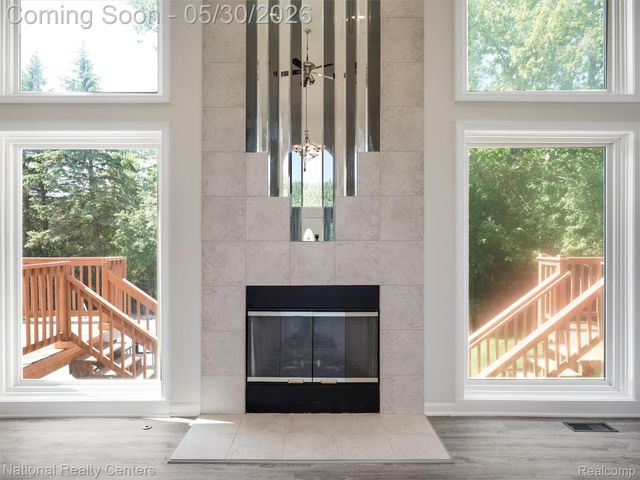 47245 N Pointe Drive, Canton Charter Township, MI 48187