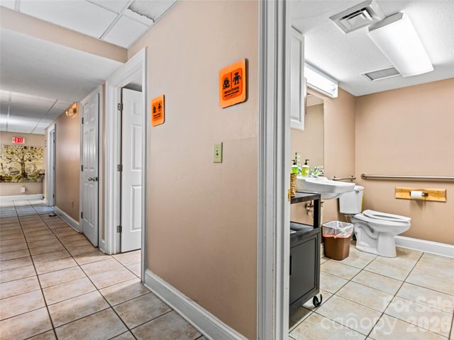 77 Central Avenue E, Asheville, NC 28801