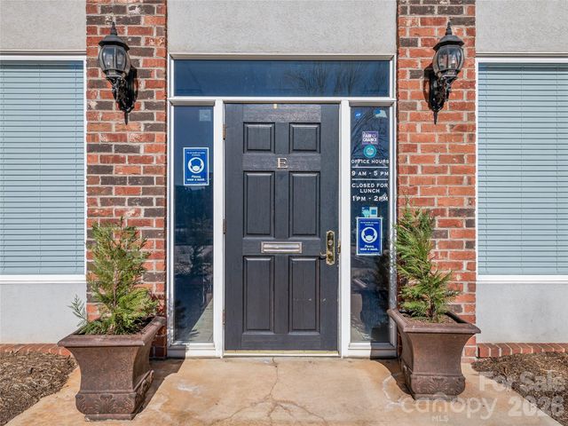 77 Central Avenue E, Asheville, NC 28801