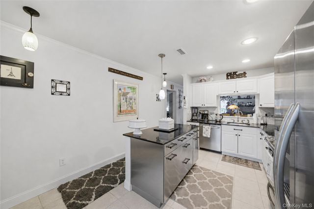 89 Northwood Boulevard, Central Islip, NY 11722