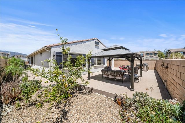 16083 Muirfield, Fontana, CA 92336