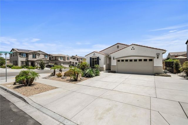 16083 Muirfield, Fontana, CA 92336