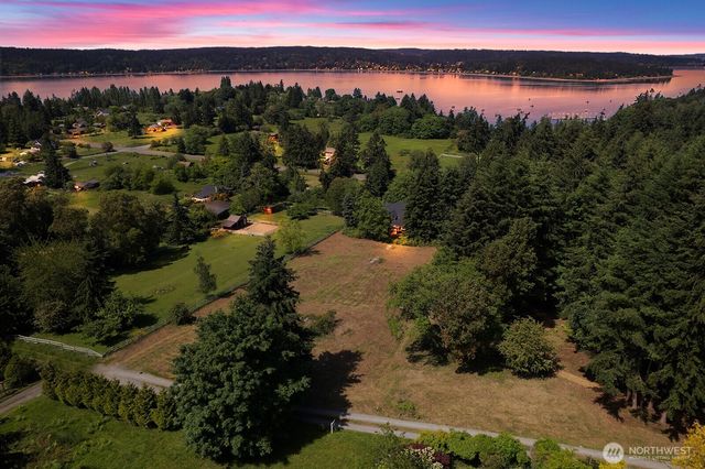 9438 SW 266th Lane, Vashon, WA 98070