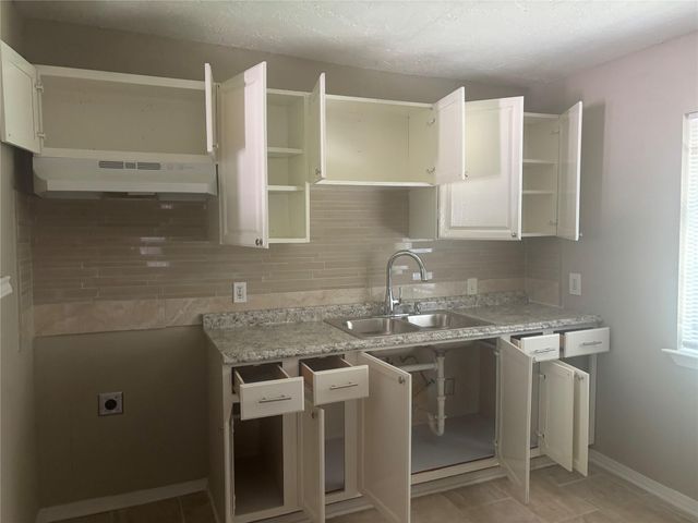 4830 Van Fleet Street, Houston, TX 77033