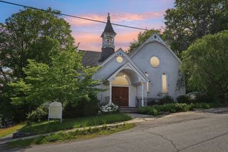 39 High St, Merrimac, MA 01860