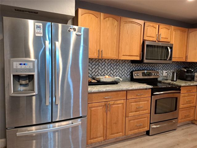 2814 N MARYLAND AVENUE, Plant City, FL 33563