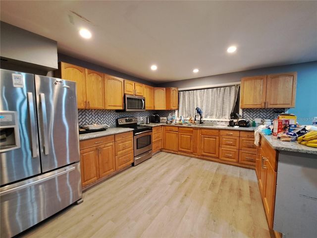 2814 N MARYLAND AVENUE, Plant City, FL 33563