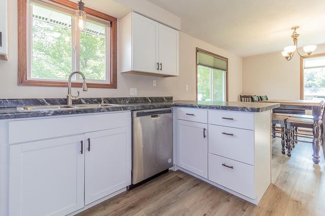 1834 DEXTER STREET, New London, WI 54961