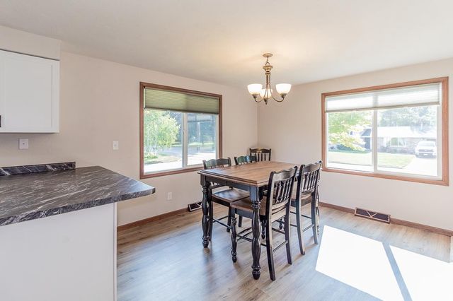 1834 DEXTER STREET, New London, WI 54961