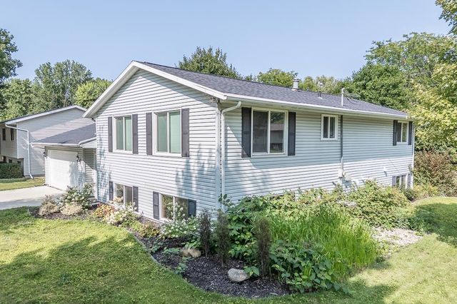 1834 DEXTER STREET, New London, WI 54961