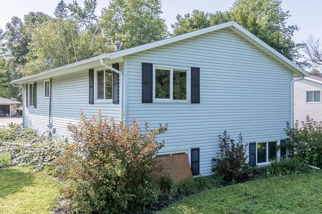 1834 DEXTER STREET, New London, WI 54961