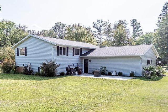 1834 DEXTER STREET, New London, WI 54961