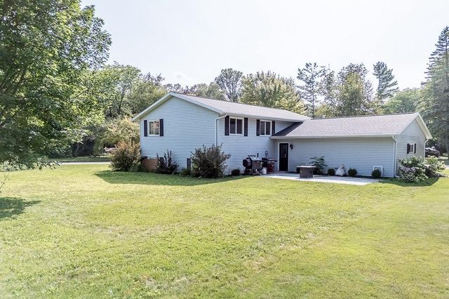 1834 DEXTER STREET, New London, WI 54961