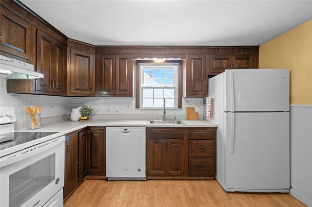 36 Ideal Court, Warwick, RI 02818