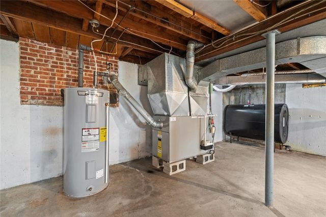 36 Ideal Court, Warwick, RI 02818