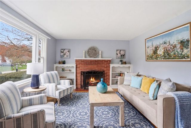 36 Ideal Court, Warwick, RI 02818