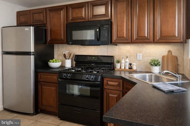 4225 FILBERT ST, Philadelphia, PA 19104
