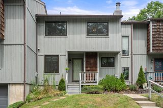 24 Meadowbrook Ln 24, Palmer, MA 01069