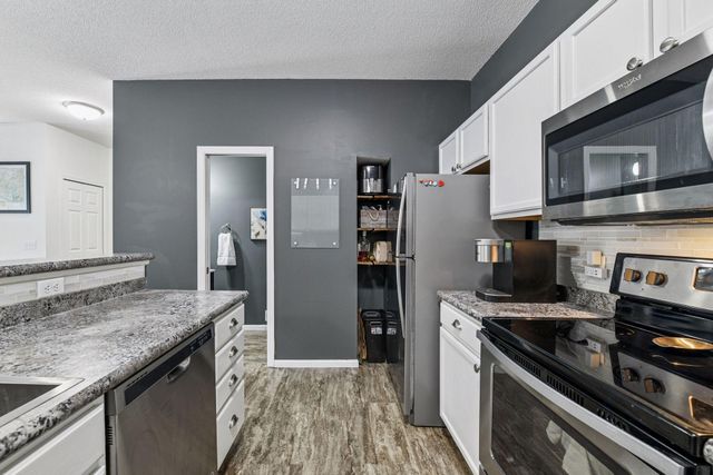 642 Willoughby Way W, Minnetonka, MN 55305